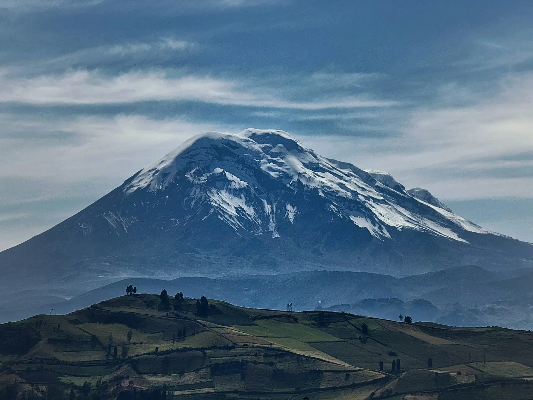 El volcán Chimborazo con la cumbre nevada